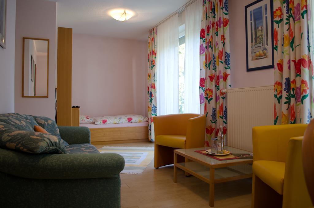 Haus Helvetia Bed & Breakfast Bad Orb Ruang foto