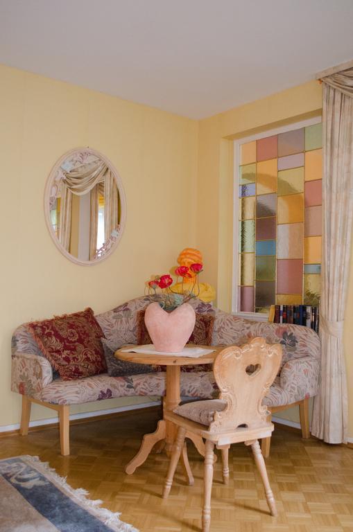 Haus Helvetia Bed & Breakfast Bad Orb Bagian luar foto