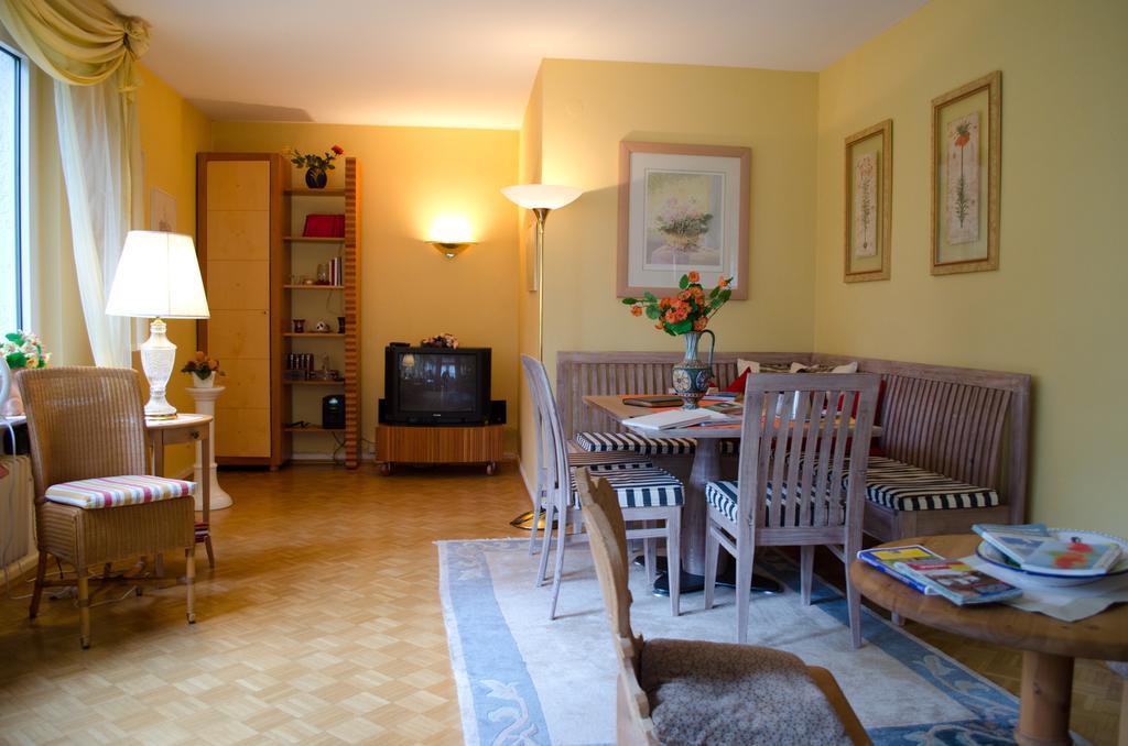 Haus Helvetia Bed & Breakfast Bad Orb Bagian luar foto